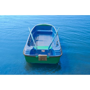 Стеклопластиковая лодка «Пингвин» под мотор